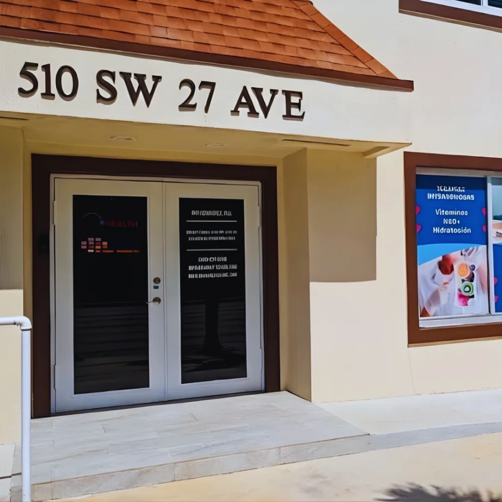 Fachada de MIA Health Clinic en 510 SW 27 Ave